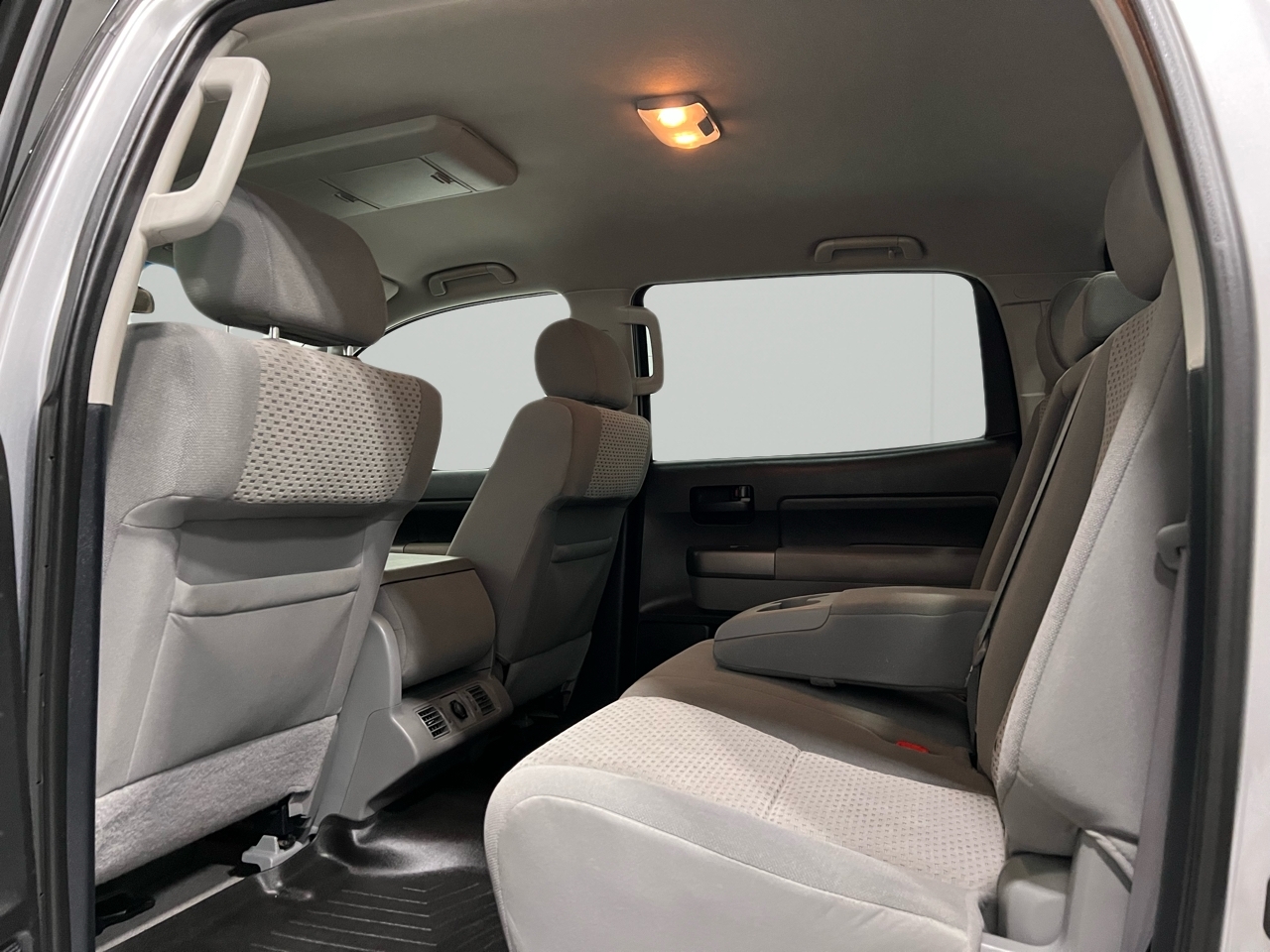 Toyota Tundra Tundra-Grade CrewMax 5.7L 4WD 2010