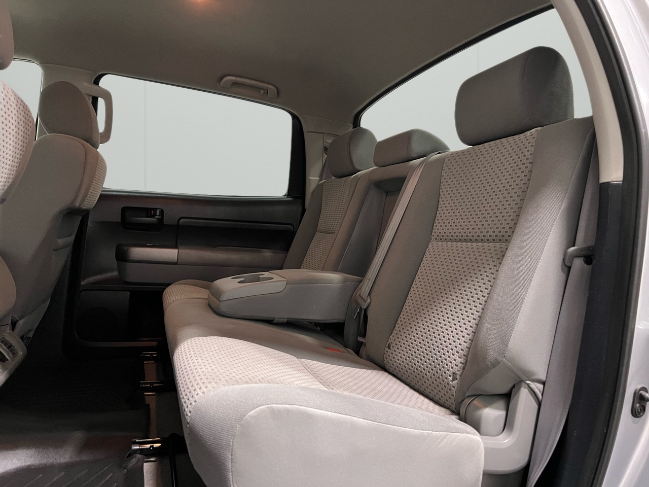 Toyota Tundra Tundra-Grade CrewMax 5.7L 4WD 2010