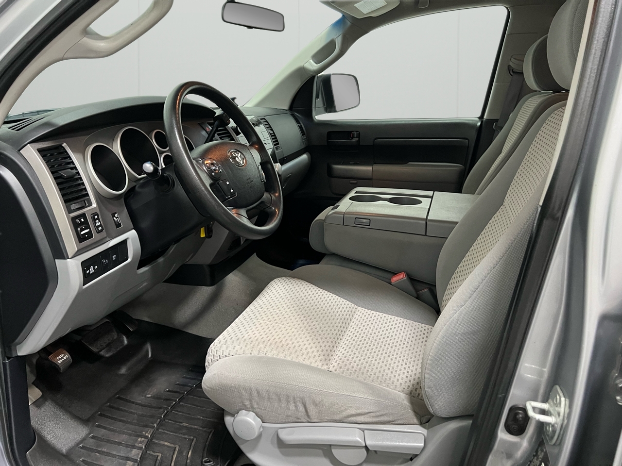 Toyota Tundra Tundra-Grade CrewMax 5.7L 4WD 2010