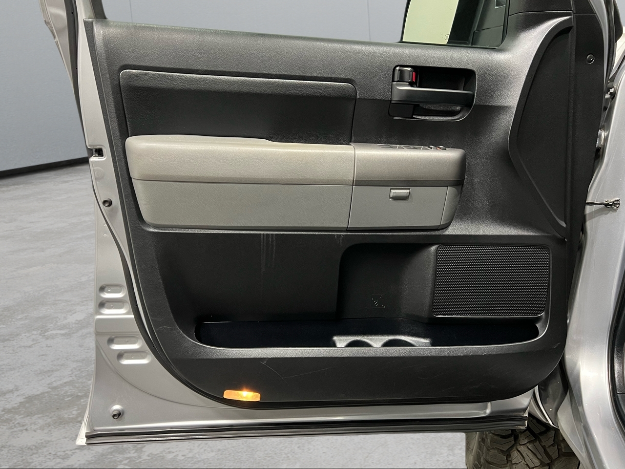 Toyota Tundra Tundra-Grade CrewMax 5.7L 4WD 2010