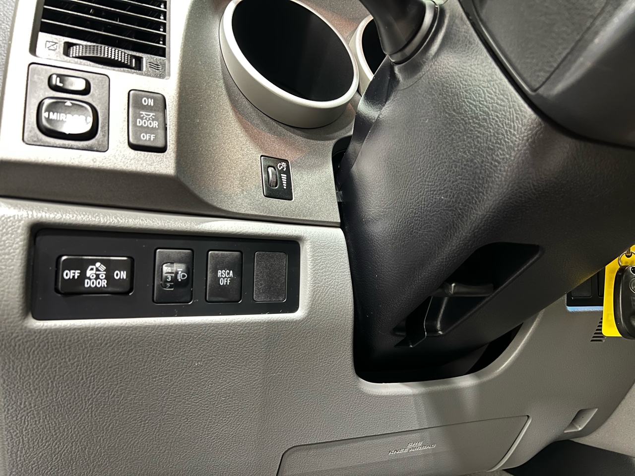 Toyota Tundra Tundra-Grade CrewMax 5.7L 4WD 2010