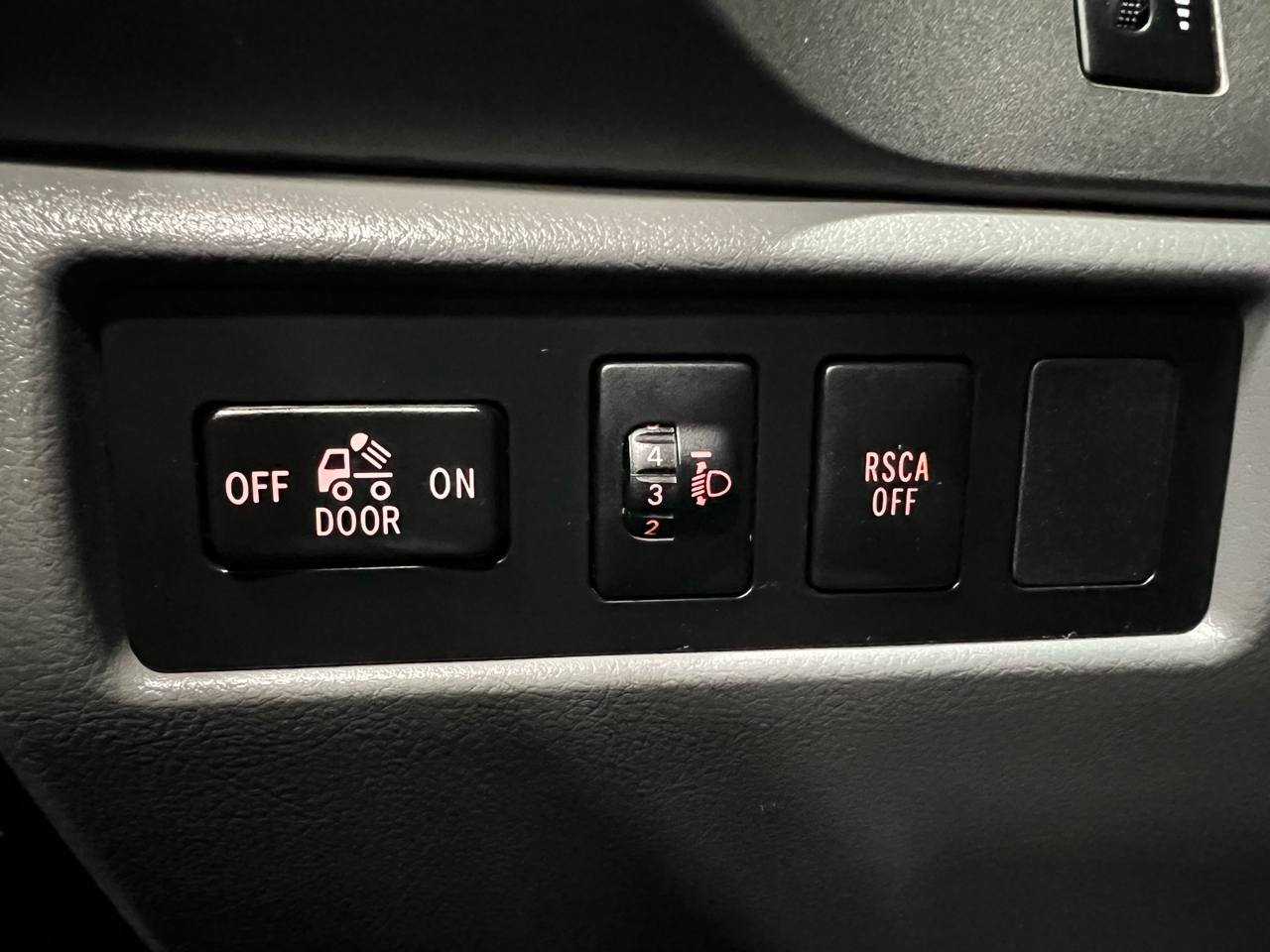 Toyota Tundra Tundra-Grade CrewMax 5.7L 4WD 2010