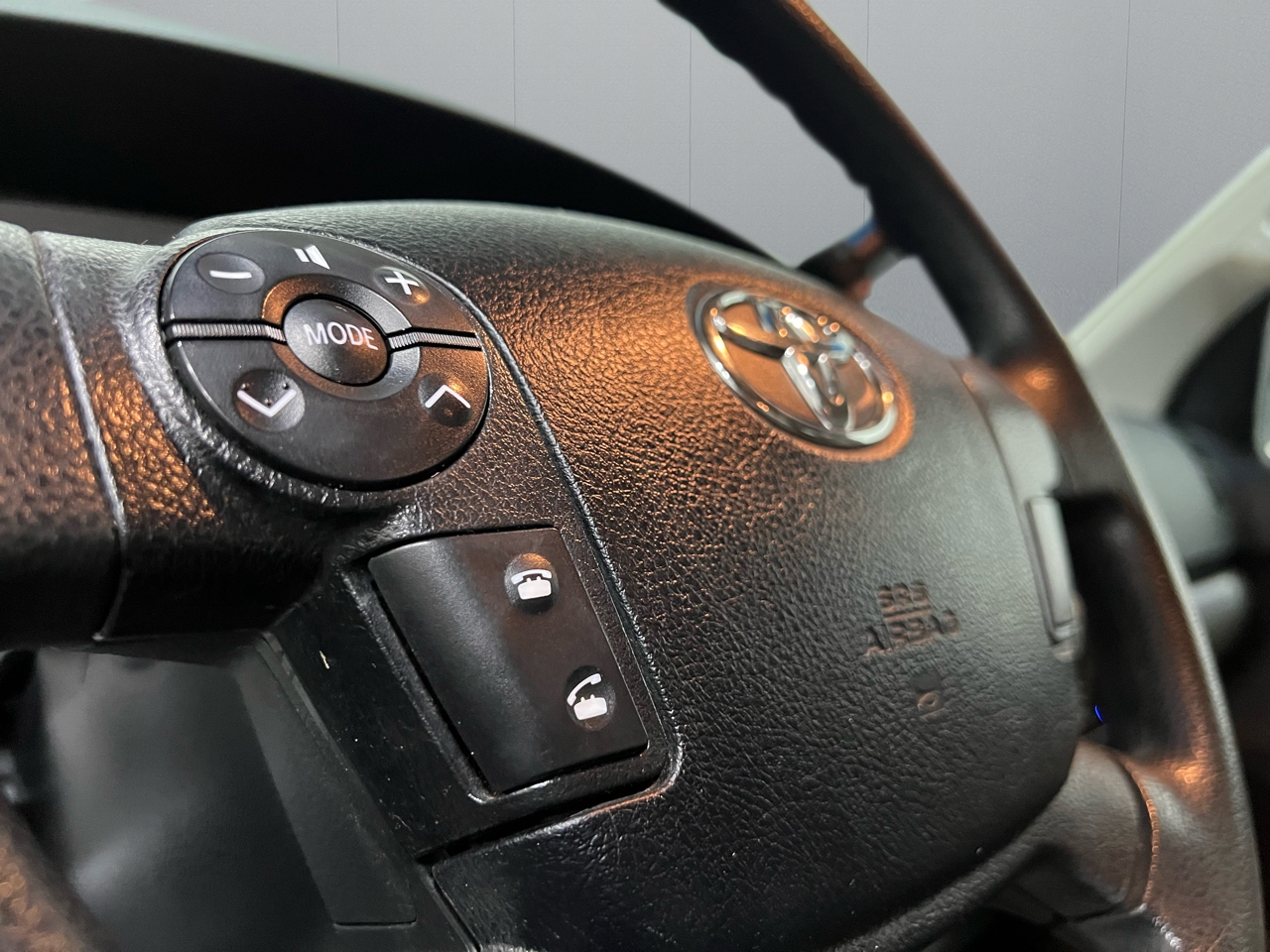 Toyota Tundra Tundra-Grade CrewMax 5.7L 4WD 2010