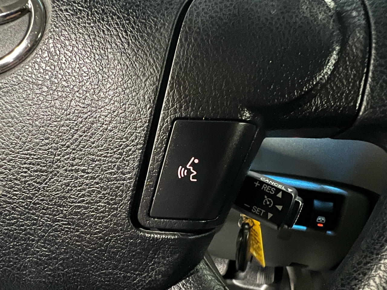 Toyota Tundra Tundra-Grade CrewMax 5.7L 4WD 2010