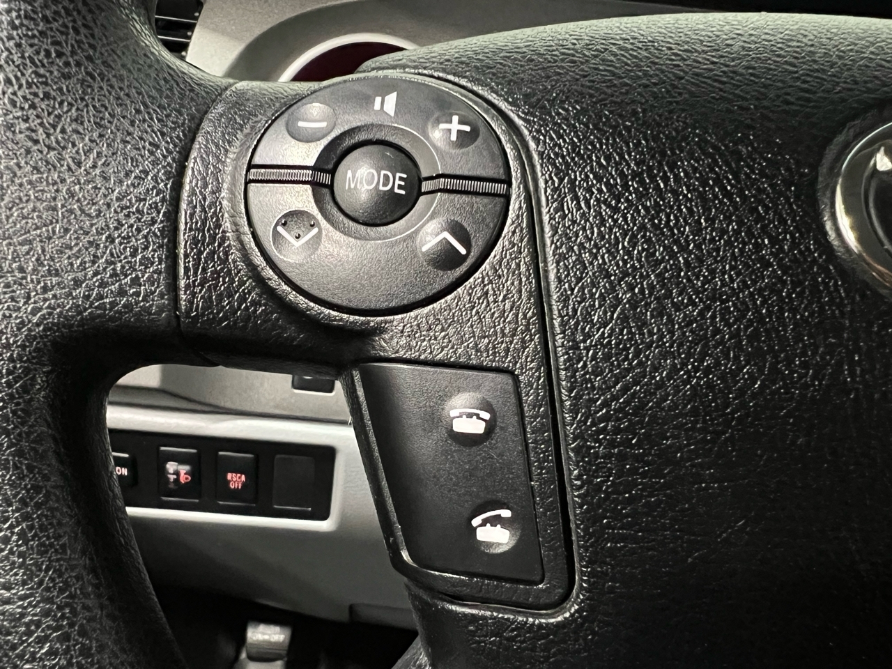 Toyota Tundra Tundra-Grade CrewMax 5.7L 4WD 2010