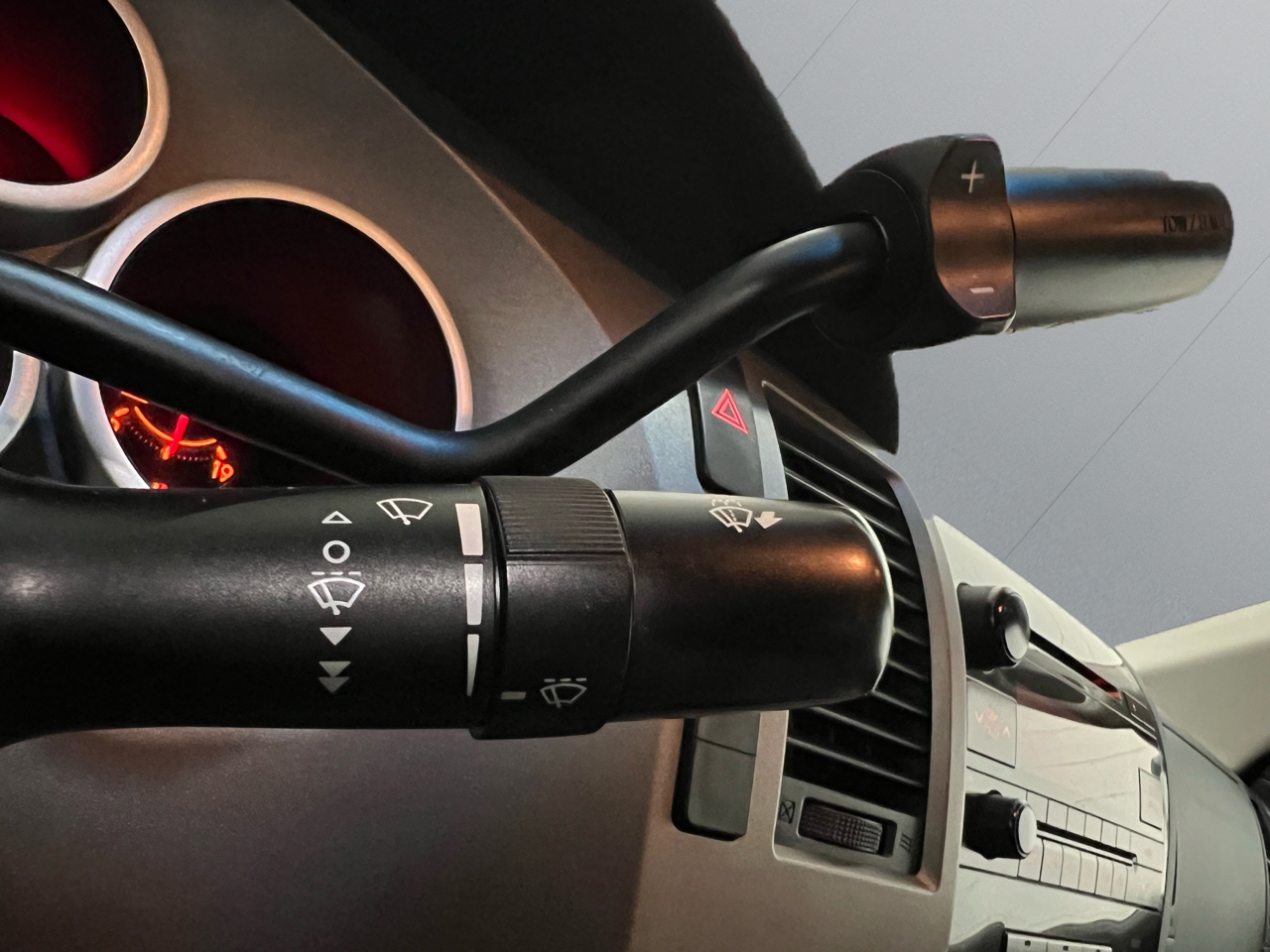 Toyota Tundra Tundra-Grade CrewMax 5.7L 4WD 2010