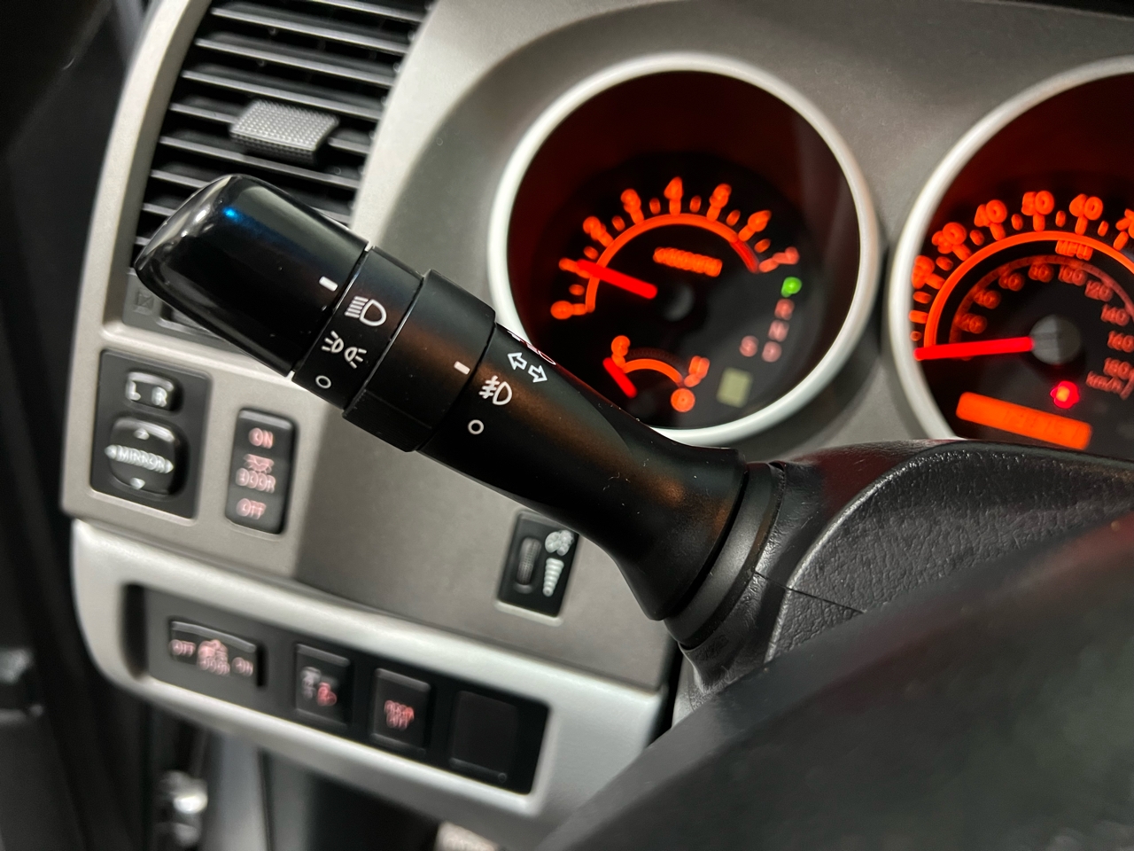 Toyota Tundra Tundra-Grade CrewMax 5.7L 4WD 2010