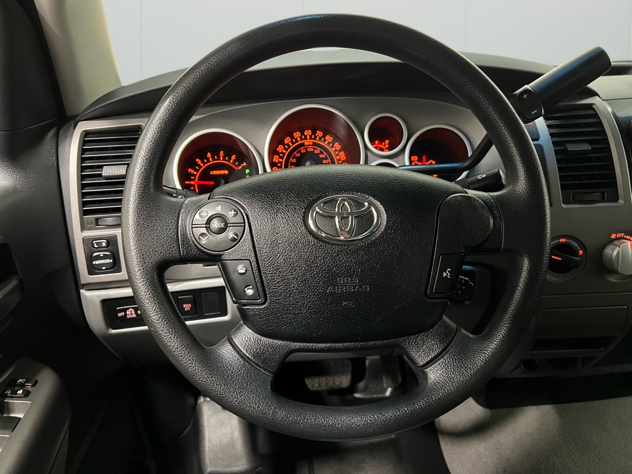 Toyota Tundra Tundra-Grade CrewMax 5.7L 4WD 2010