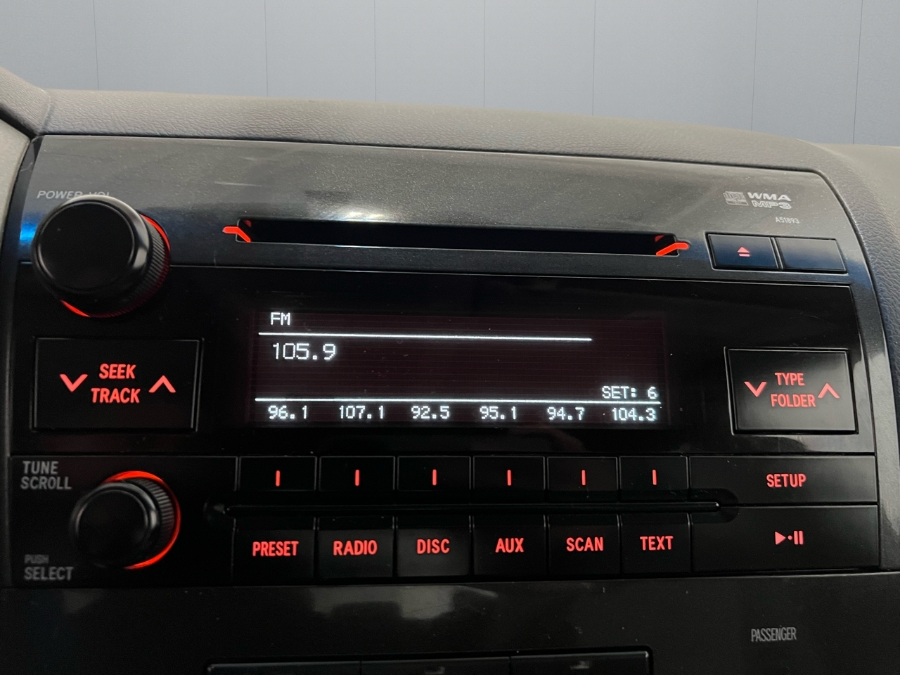 Toyota Tundra Tundra-Grade CrewMax 5.7L 4WD 2010