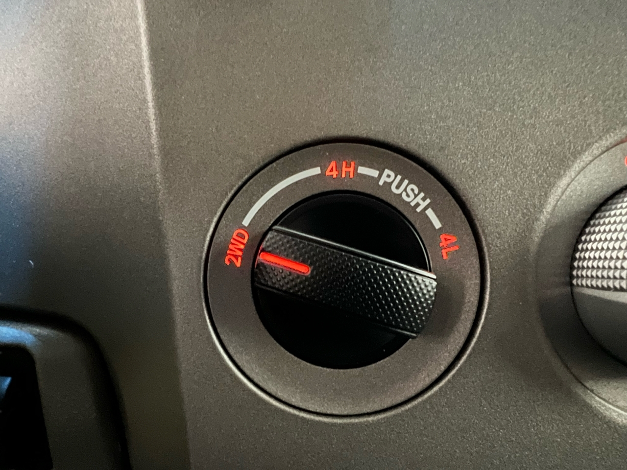 Toyota Tundra Tundra-Grade CrewMax 5.7L 4WD 2010