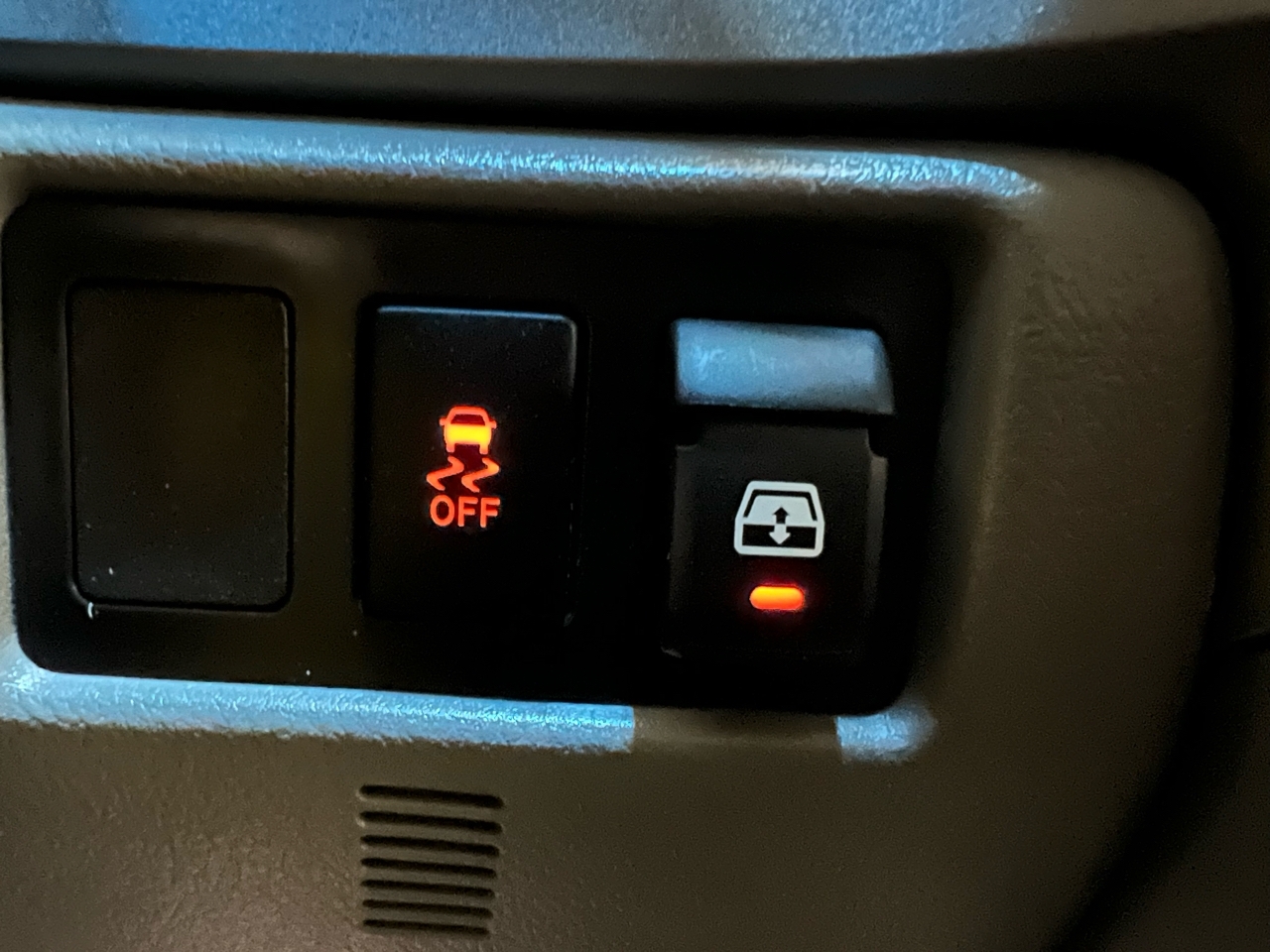 Toyota Tundra Tundra-Grade CrewMax 5.7L 4WD 2010