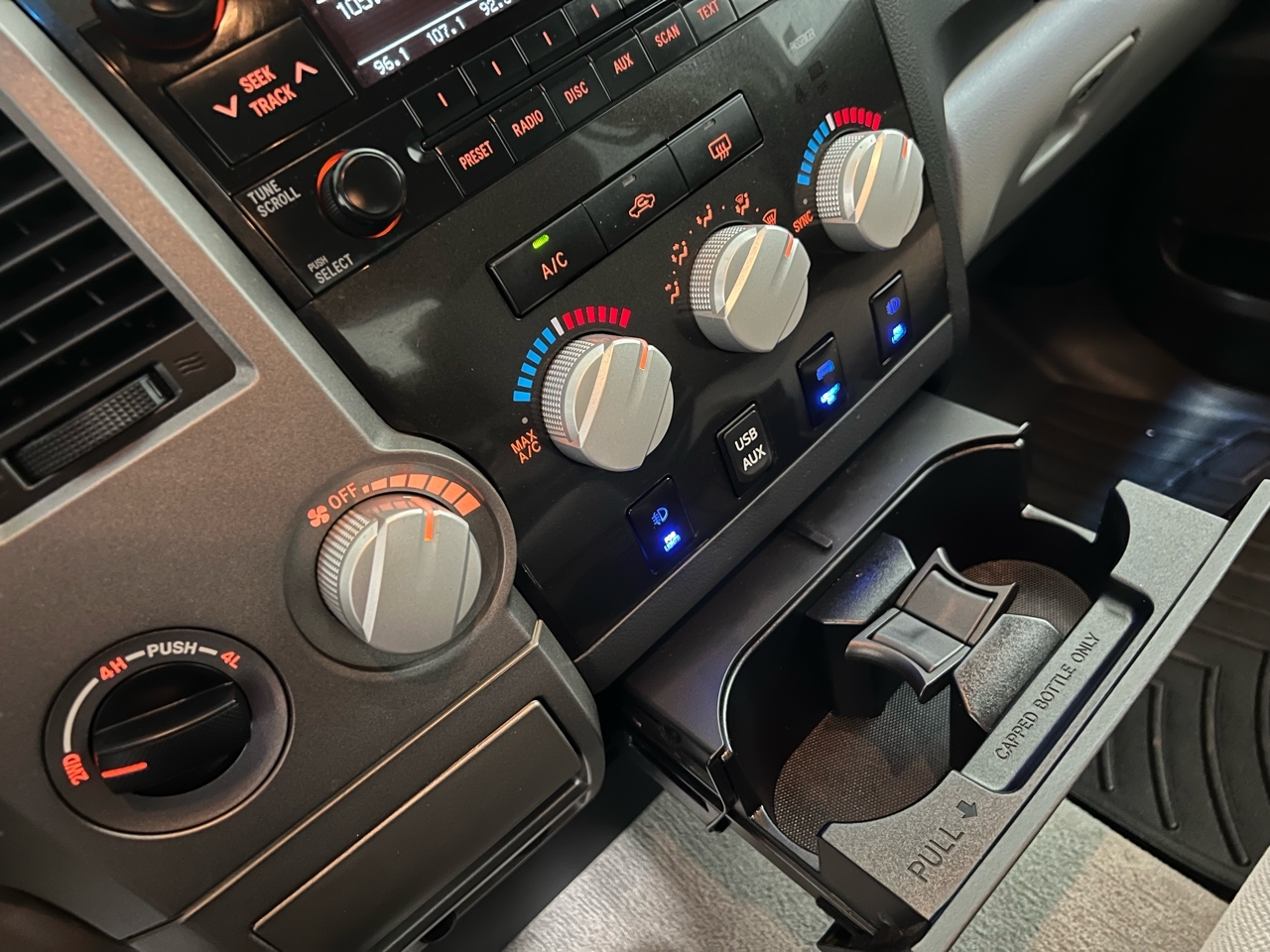 Toyota Tundra Tundra-Grade CrewMax 5.7L 4WD 2010