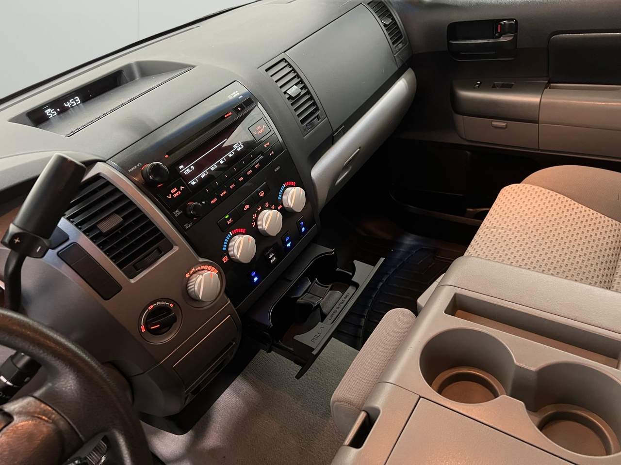 Toyota Tundra Tundra-Grade CrewMax 5.7L 4WD 2010