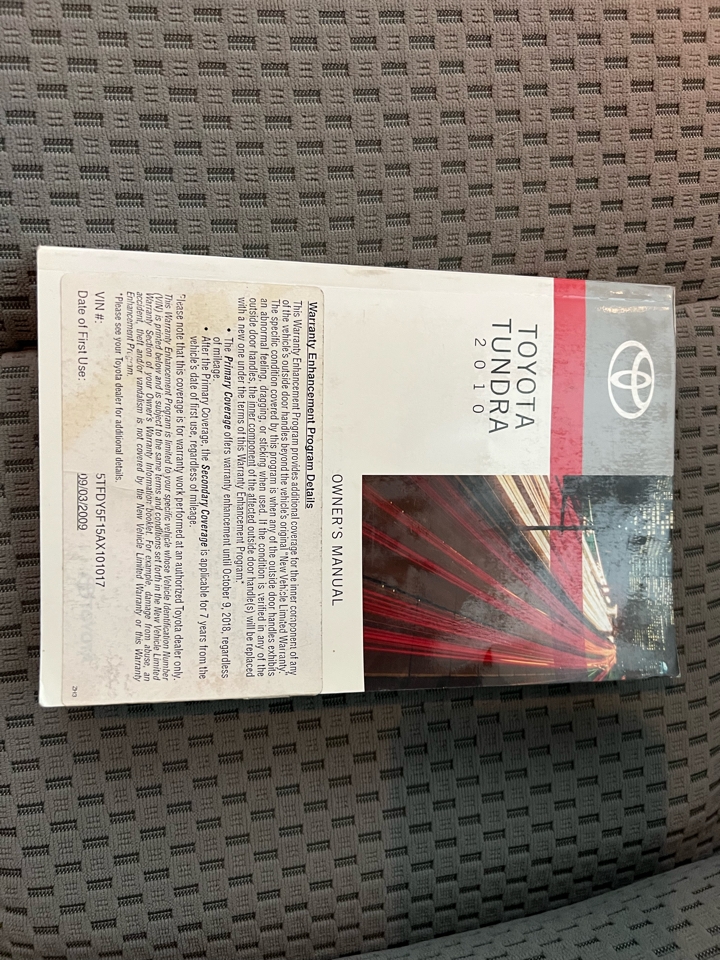 Toyota Tundra Tundra-Grade CrewMax 5.7L 4WD 2010