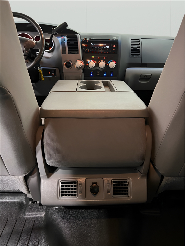 Toyota Tundra Tundra-Grade CrewMax 5.7L 4WD 2010