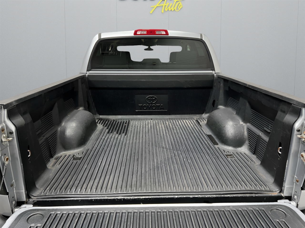 Toyota Tundra Tundra-Grade CrewMax 5.7L 4WD 2010