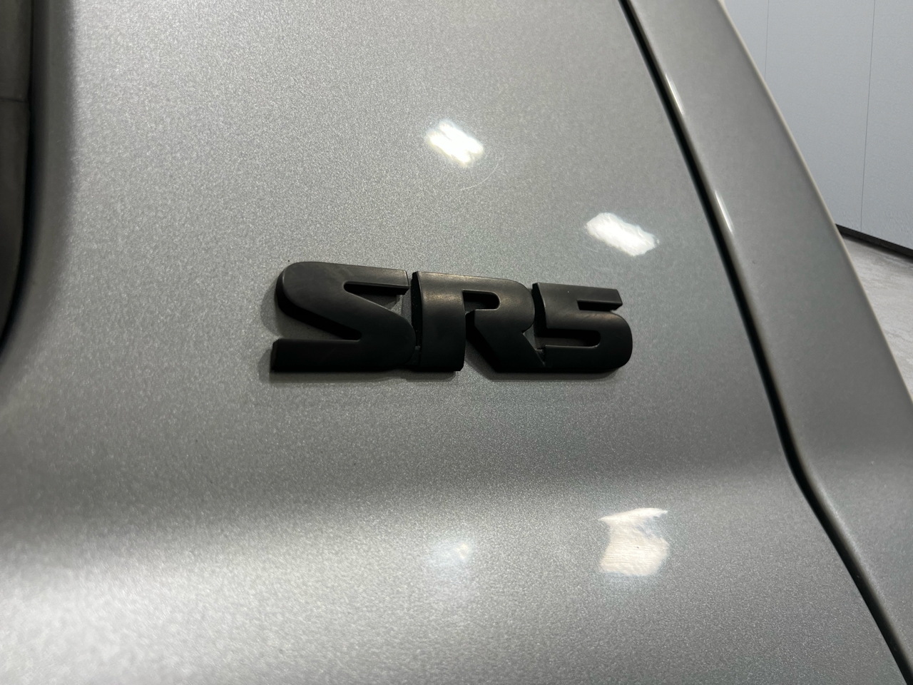 Toyota Tundra Tundra-Grade CrewMax 5.7L 4WD 2010