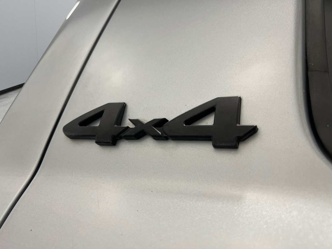 Toyota Tundra Tundra-Grade CrewMax 5.7L 4WD 2010