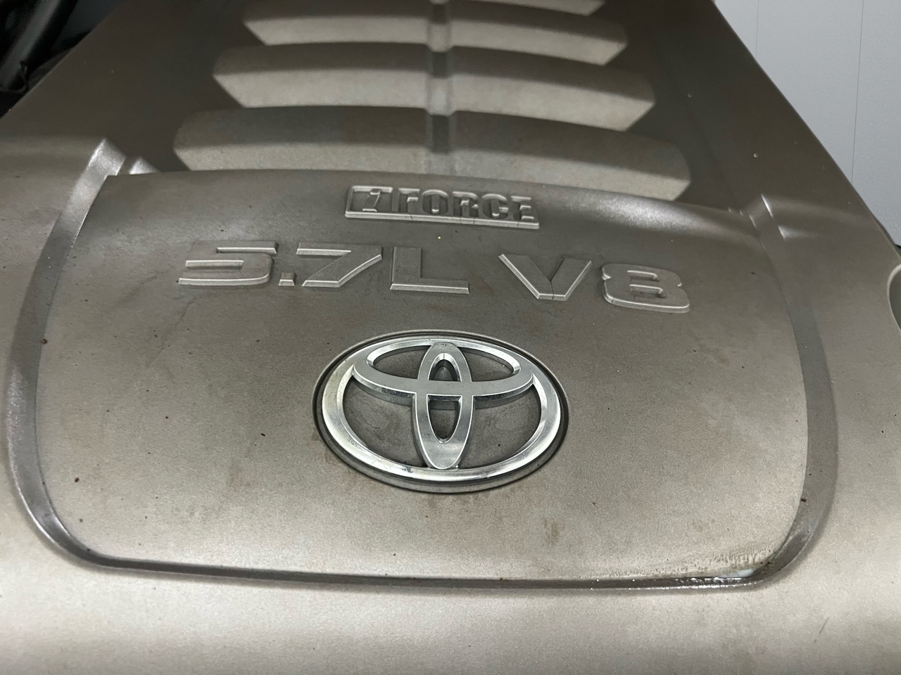 Toyota Tundra Tundra-Grade CrewMax 5.7L 4WD 2010