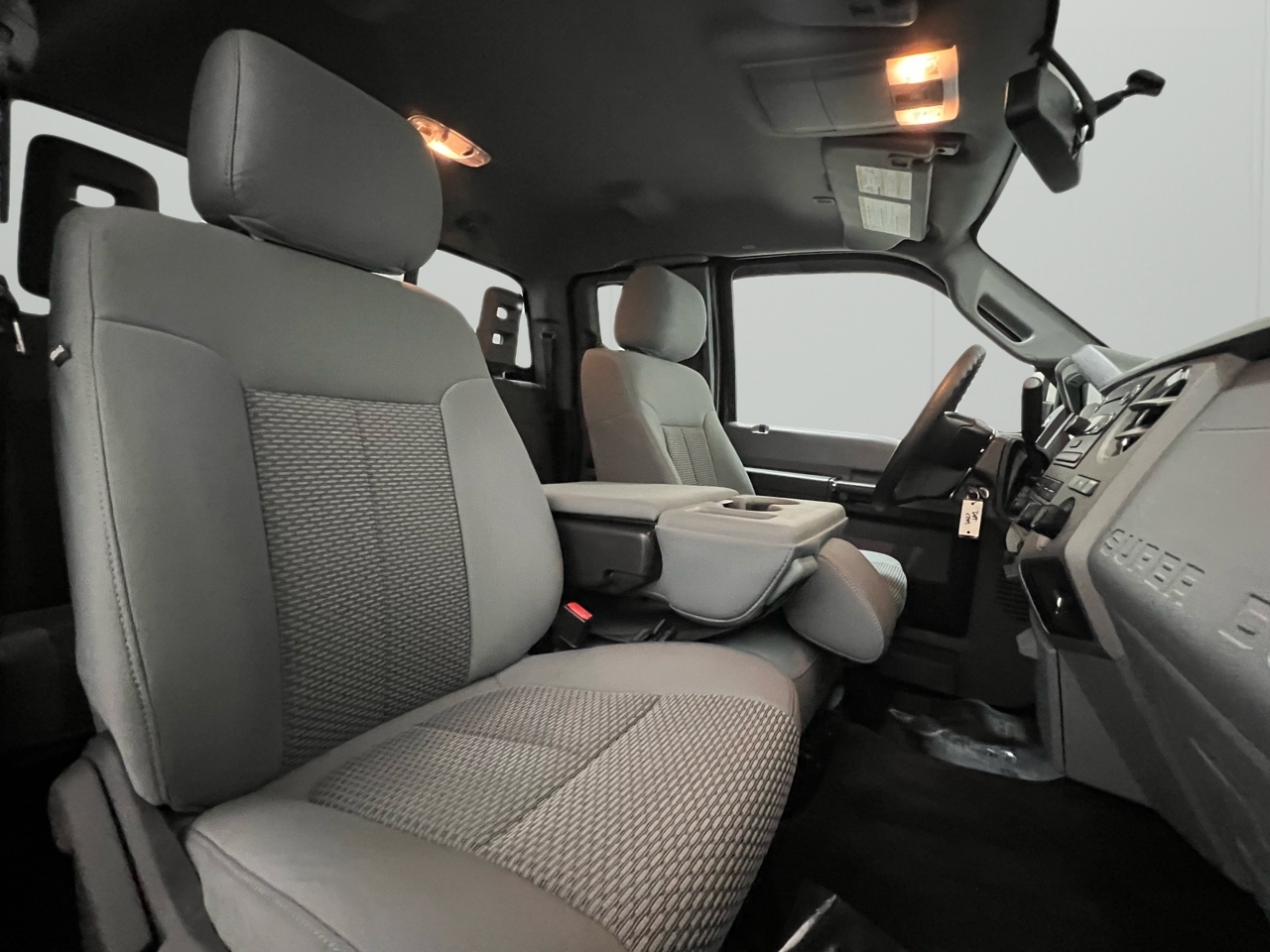 Ford F-250 SD XLT SuperCab Short Bed 4WD 2016