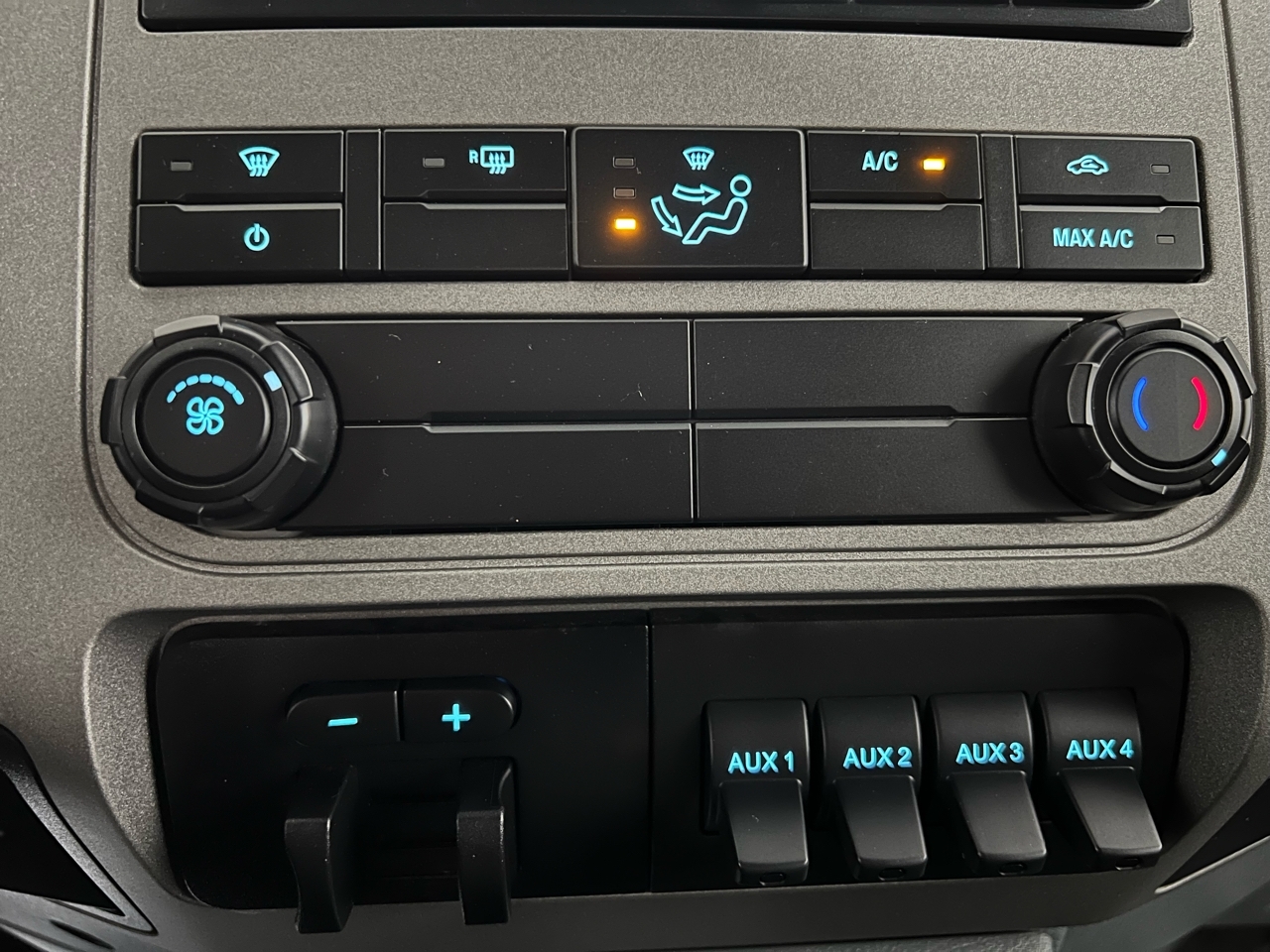 Ford F-250 SD XLT SuperCab Short Bed 4WD 2016