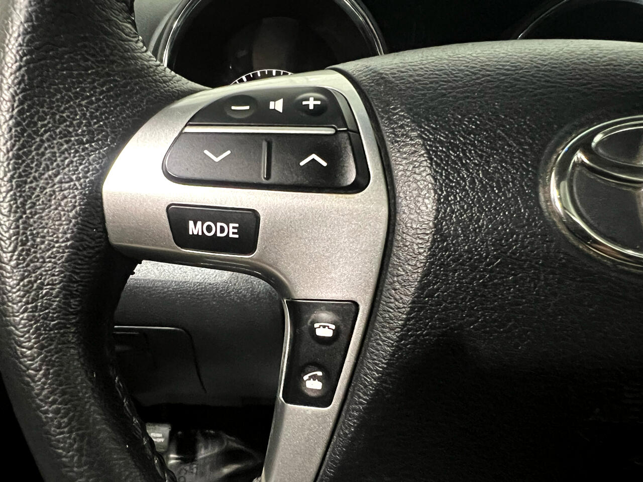 Toyota Highlander Base 4WD 2013