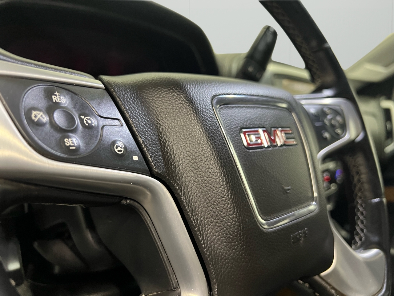 GMC Sierra 1500 SLT Crew Cab 4WD 2014