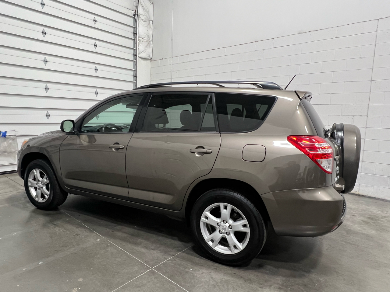 Toyota RAV4 Base I4 4WD 2012