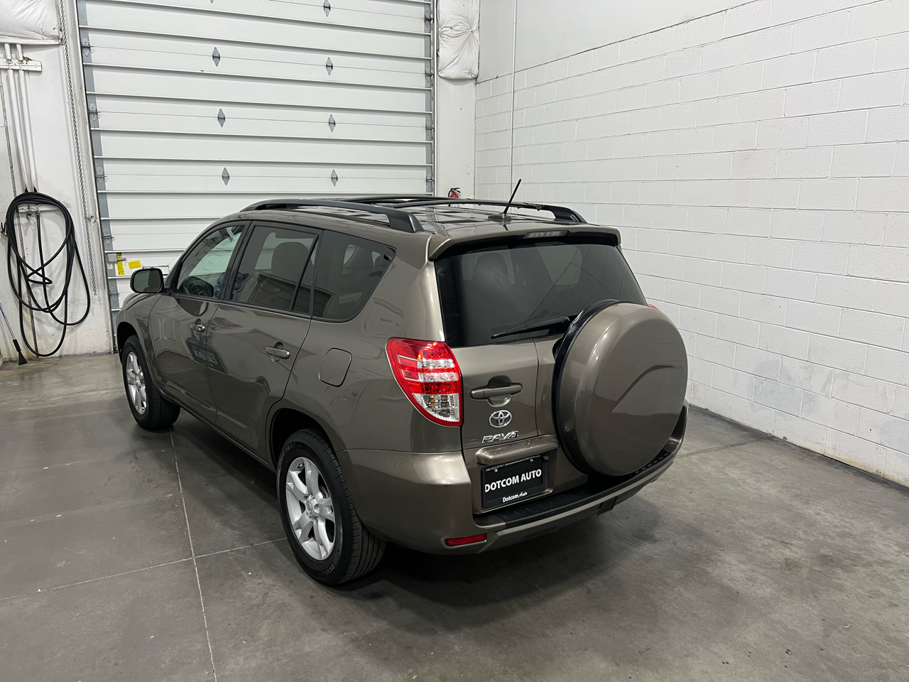 Toyota RAV4 Base I4 4WD 2012