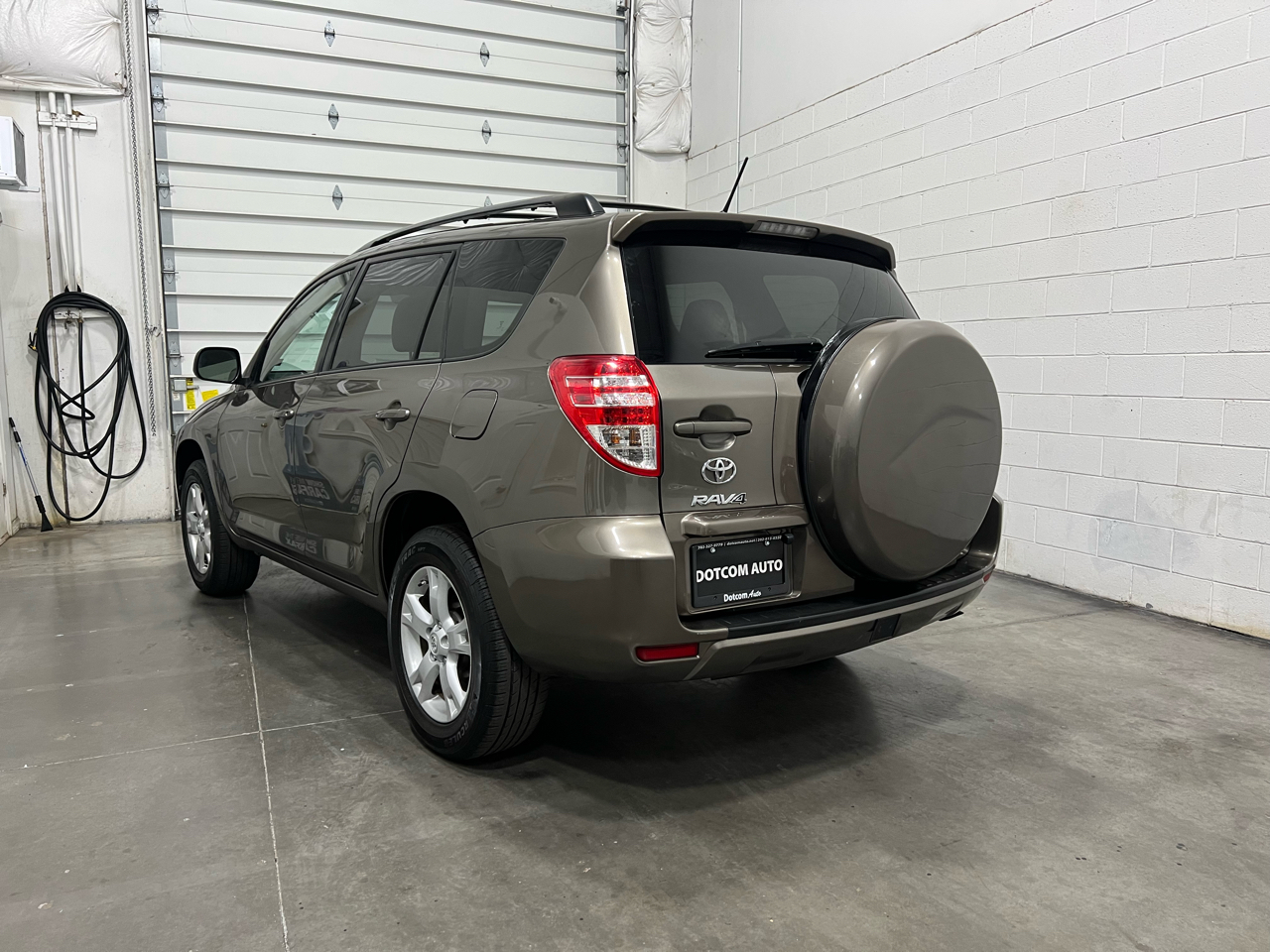 Toyota RAV4 Base I4 4WD 2012