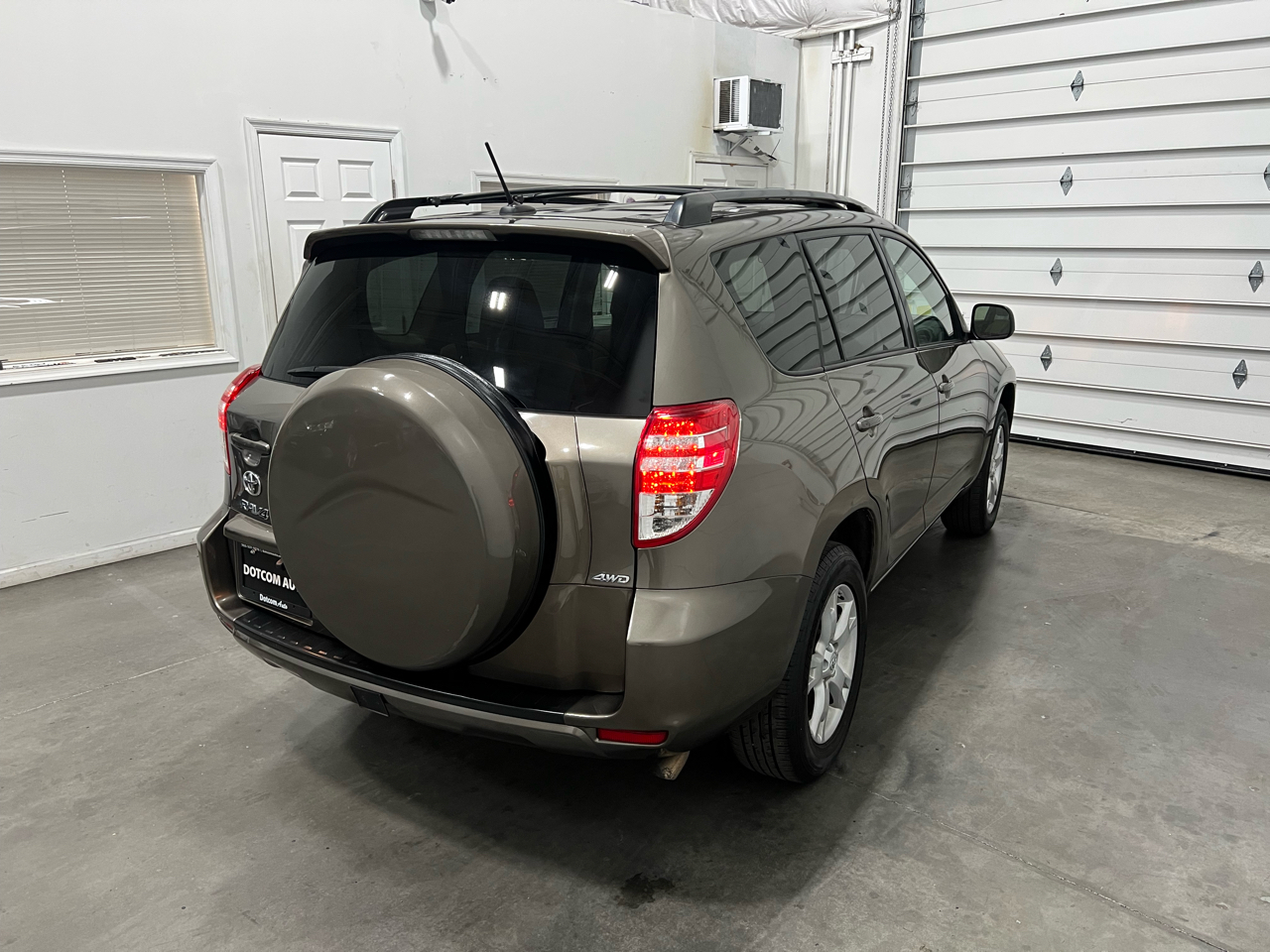 Toyota RAV4 Base I4 4WD 2012