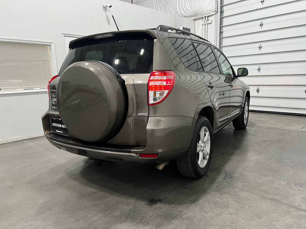 Toyota RAV4 Base I4 4WD 2012