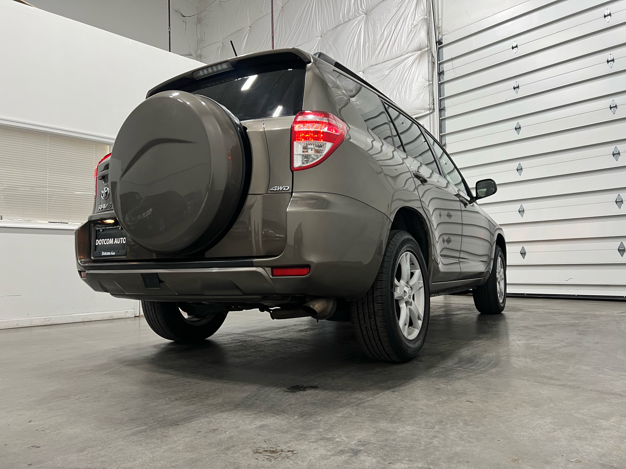 Toyota RAV4 Base I4 4WD 2012