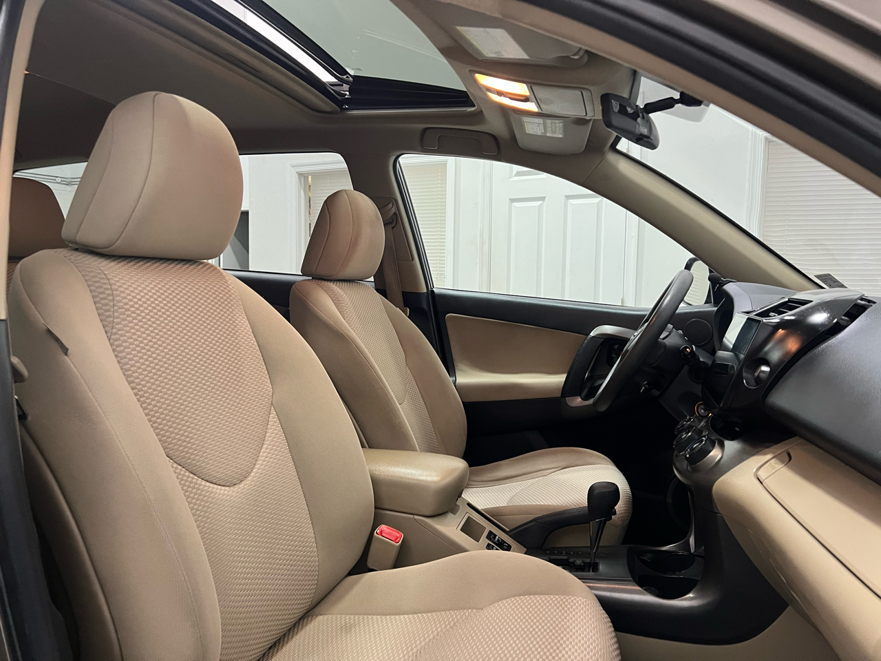 Toyota RAV4 Base I4 4WD 2012