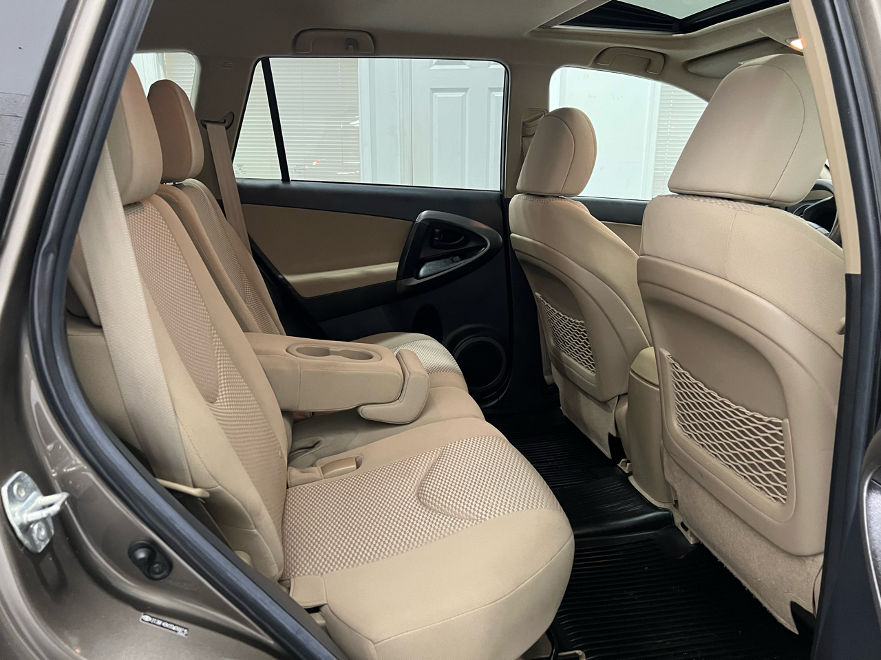 Toyota RAV4 Base I4 4WD 2012