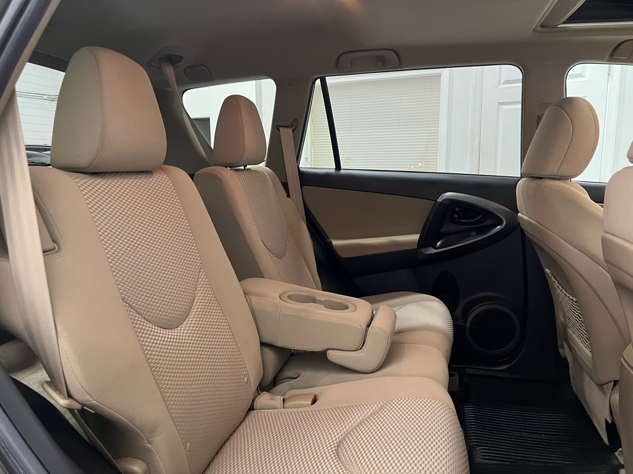 Toyota RAV4 Base I4 4WD 2012