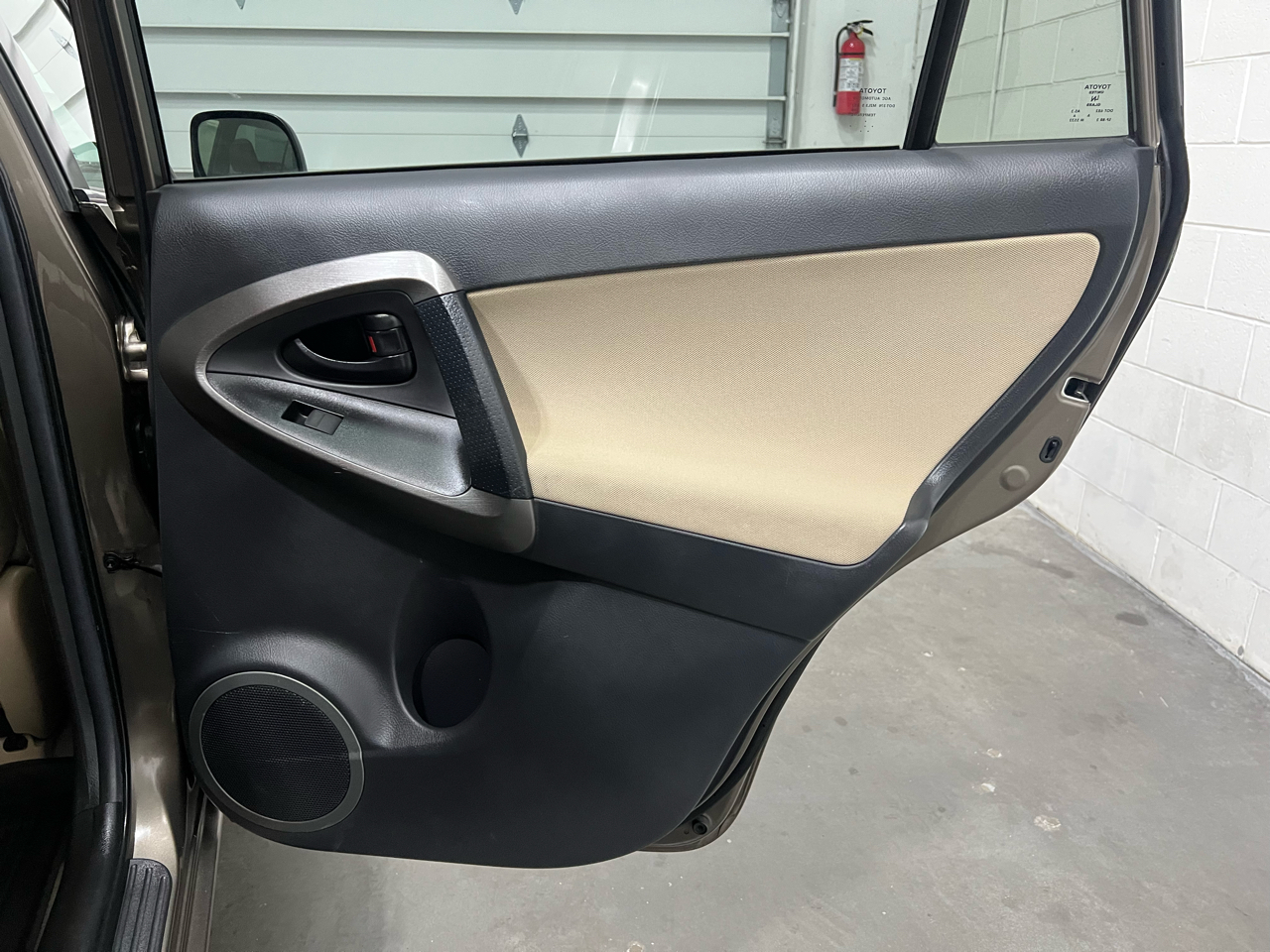 Toyota RAV4 Base I4 4WD 2012