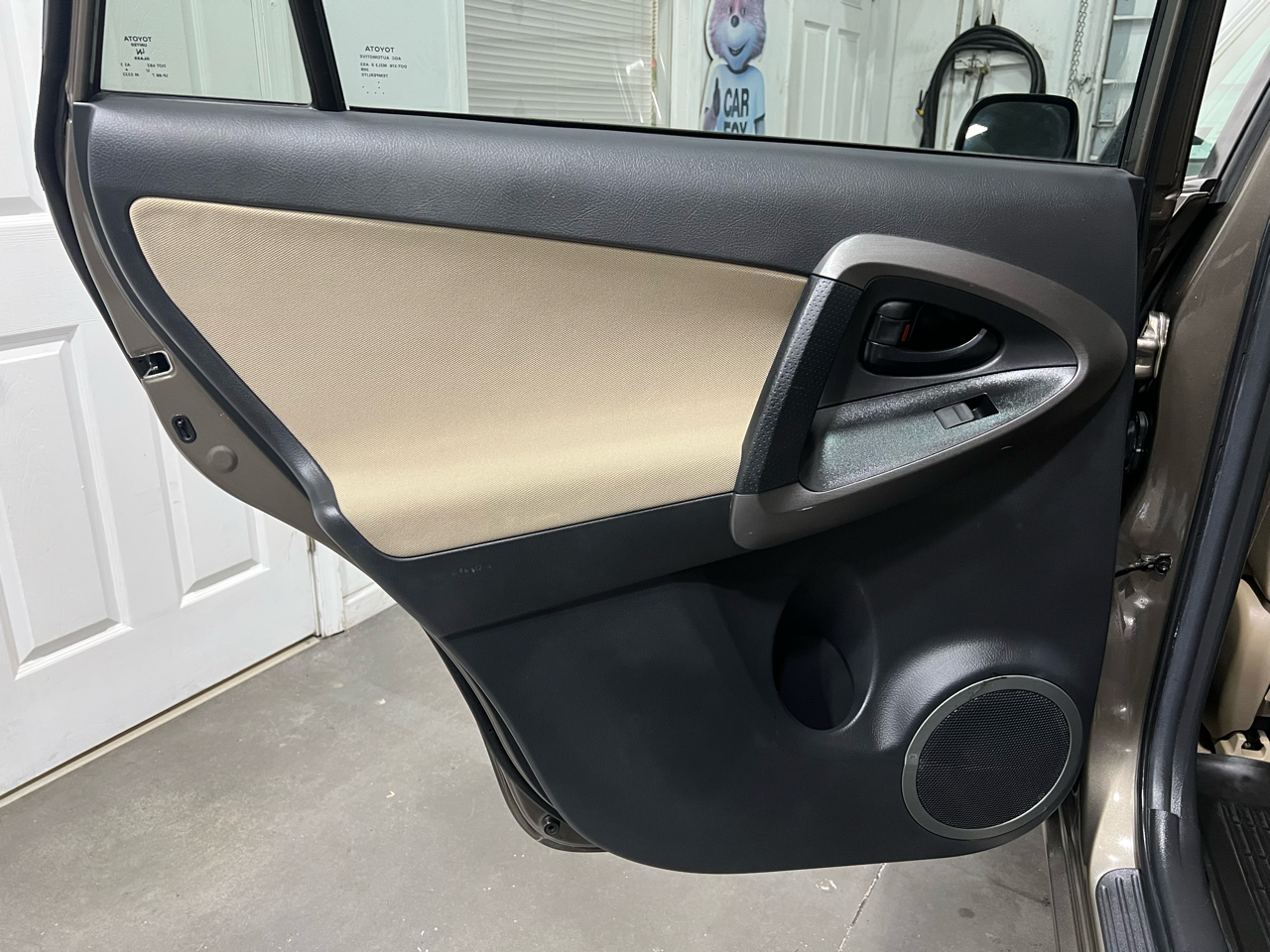 Toyota RAV4 Base I4 4WD 2012