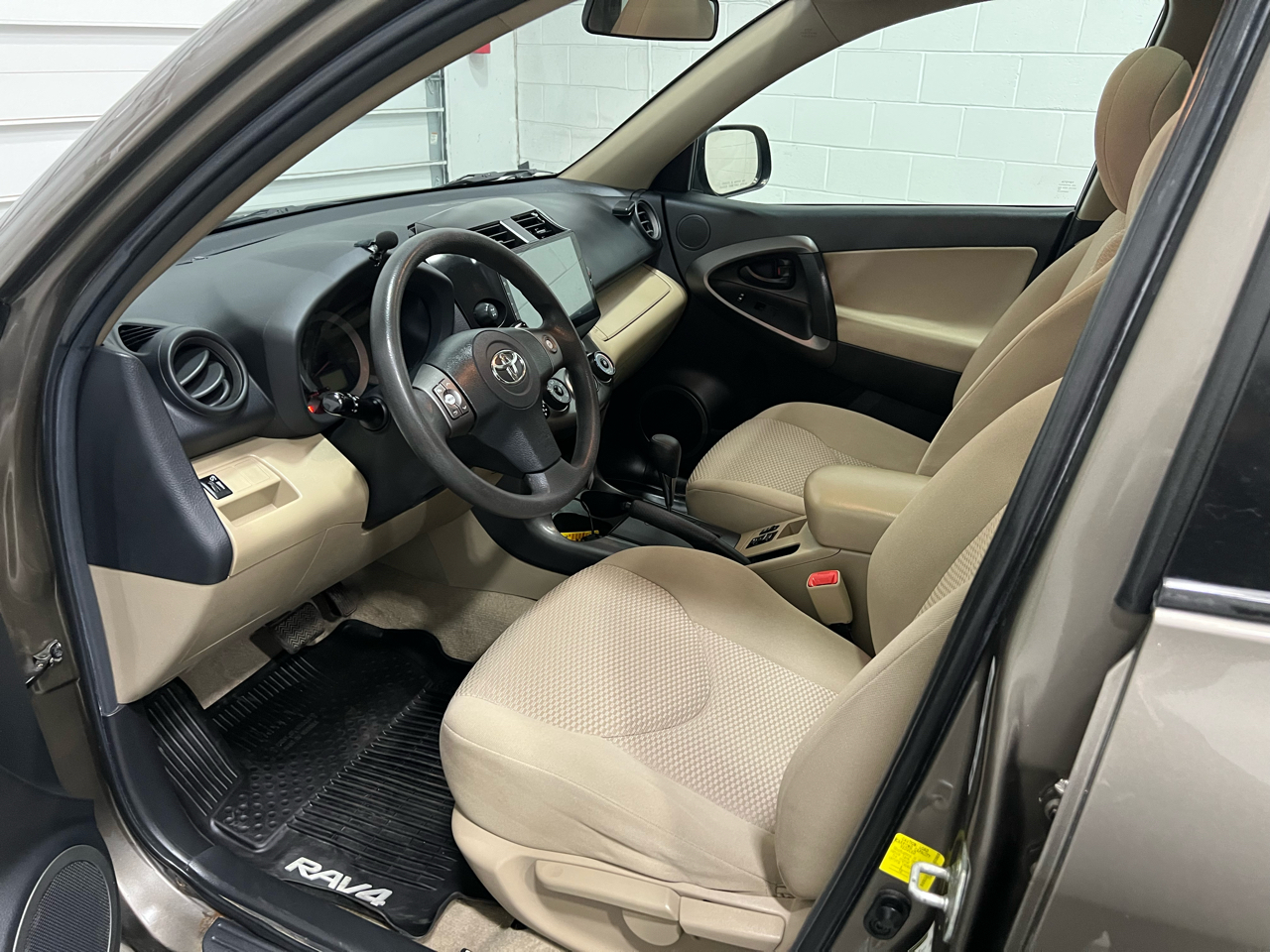 Toyota RAV4 Base I4 4WD 2012