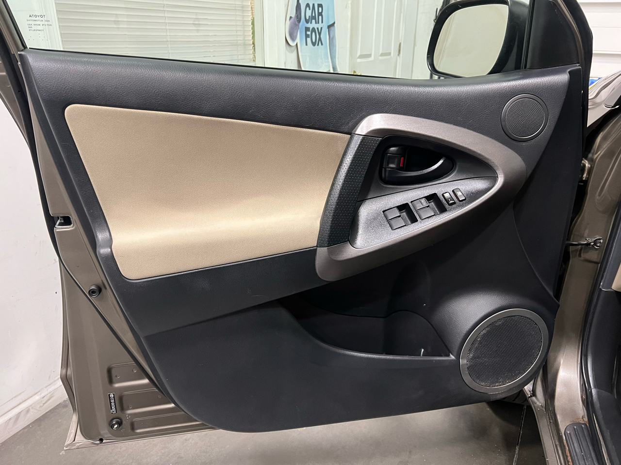 Toyota RAV4 Base I4 4WD 2012