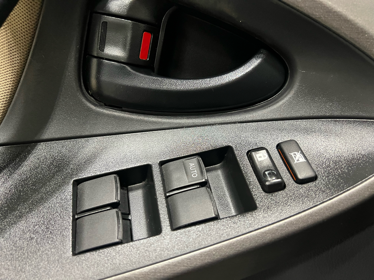 Toyota RAV4 Base I4 4WD 2012