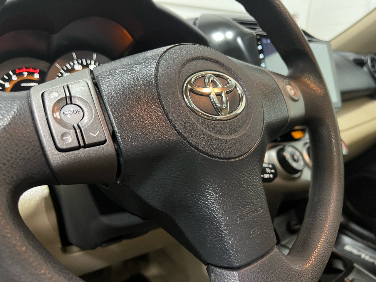 Toyota RAV4 Base I4 4WD 2012