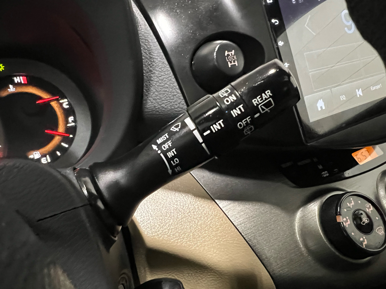 Toyota RAV4 Base I4 4WD 2012