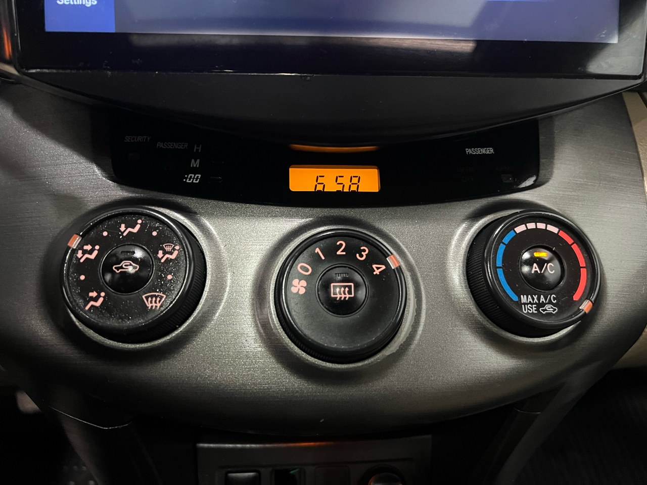 Toyota RAV4 Base I4 4WD 2012