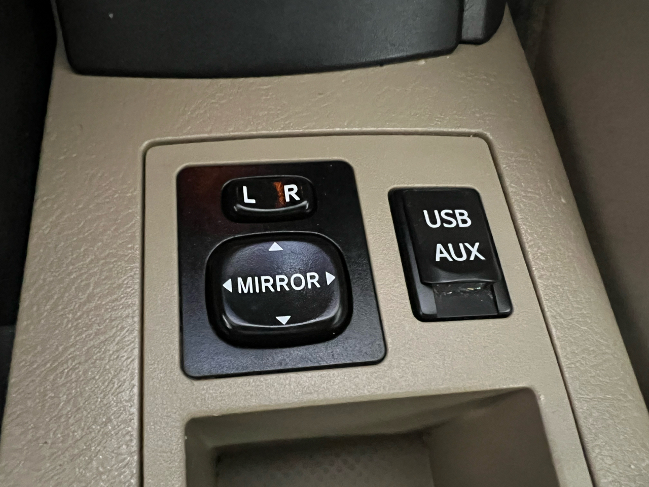 Toyota RAV4 Base I4 4WD 2012