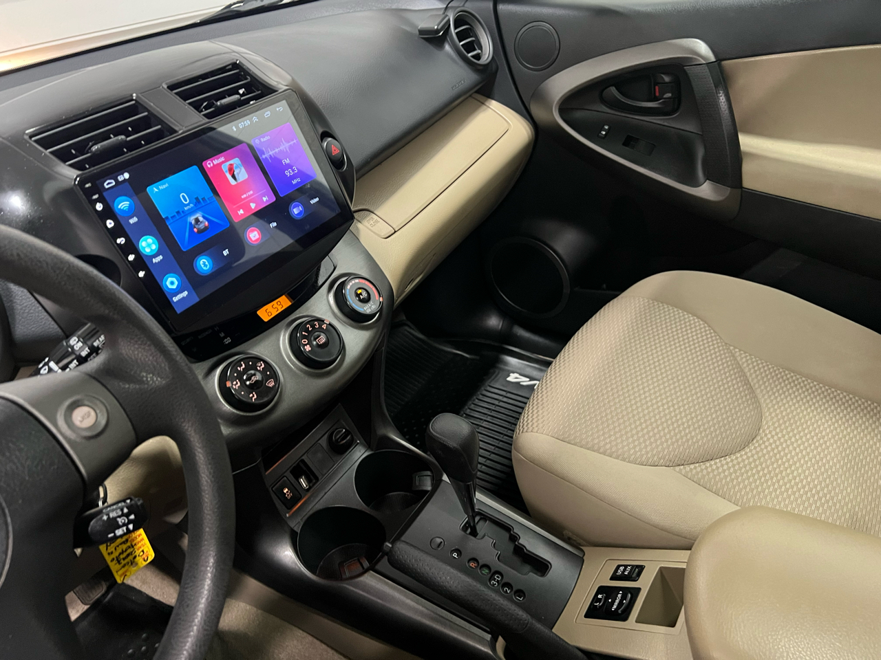 Toyota RAV4 Base I4 4WD 2012