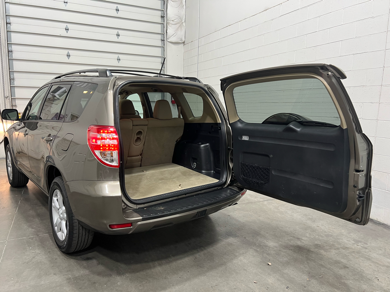 Toyota RAV4 Base I4 4WD 2012