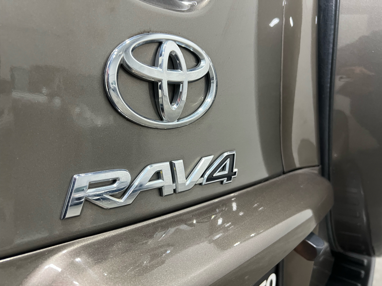 Toyota RAV4 Base I4 4WD 2012