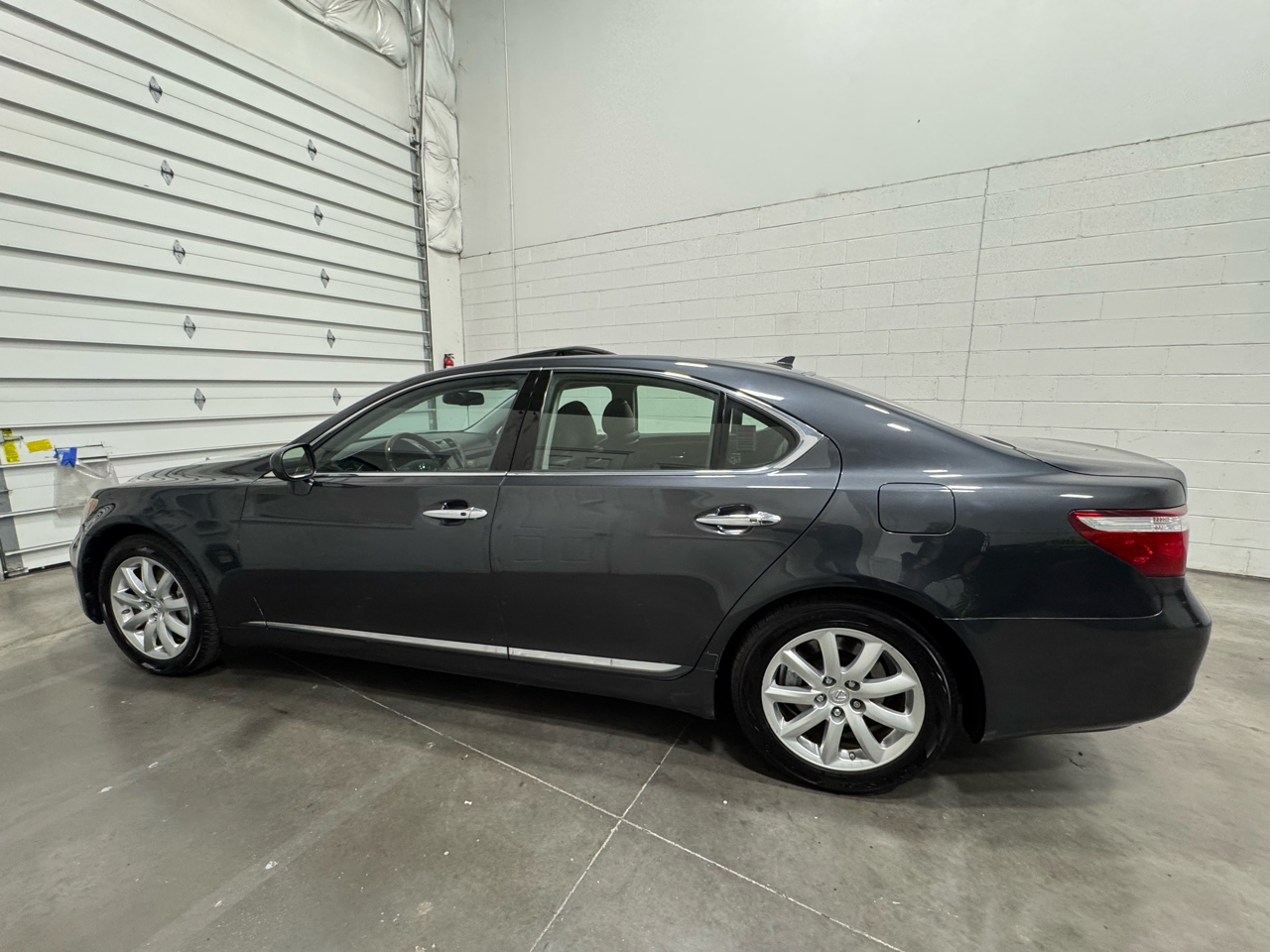 Lexus LS 460 Luxury Sedan AWD 2009
