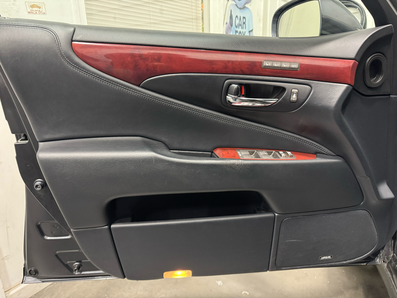 Lexus LS 460 Luxury Sedan AWD 2009